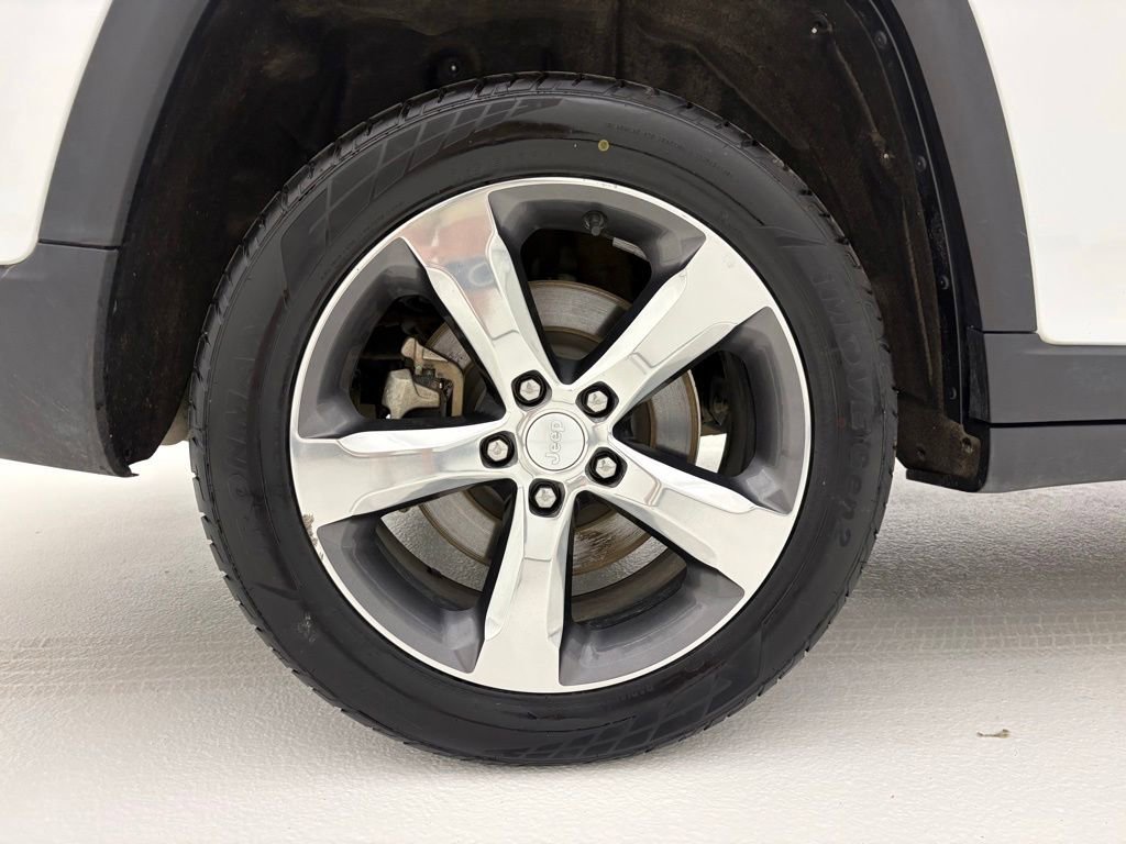 Used 2021 White Jeep Limited 4x4 image 28