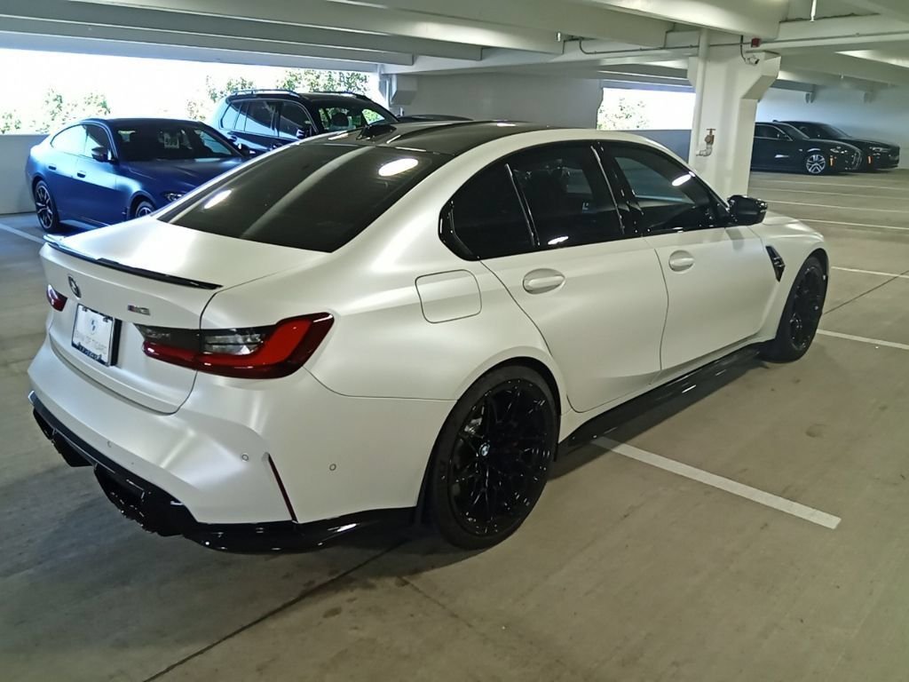Used 2025 Frozen Brilliant White Metallic BMW  image 5
