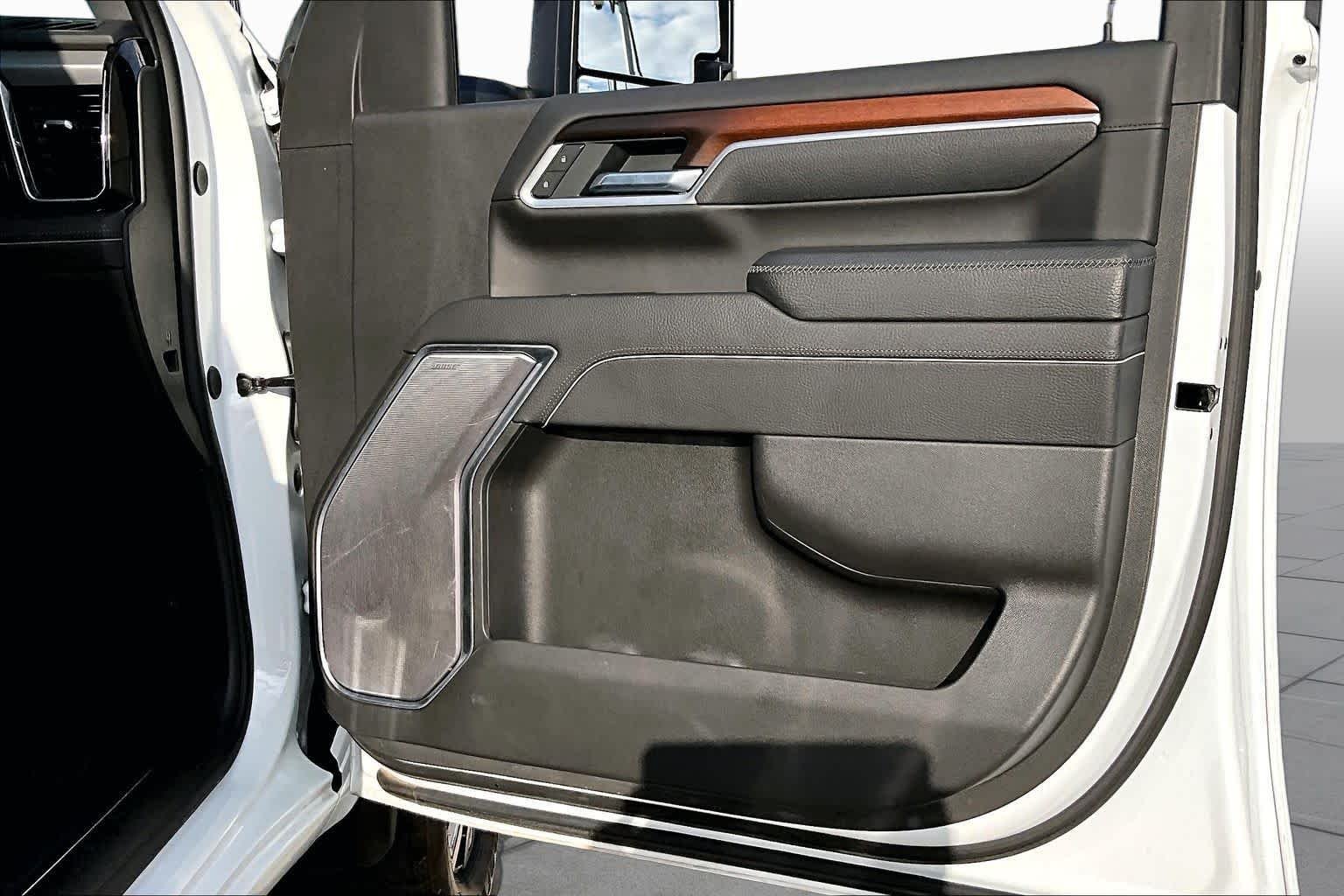 Used 2025 Summit White GMC Denali image 23