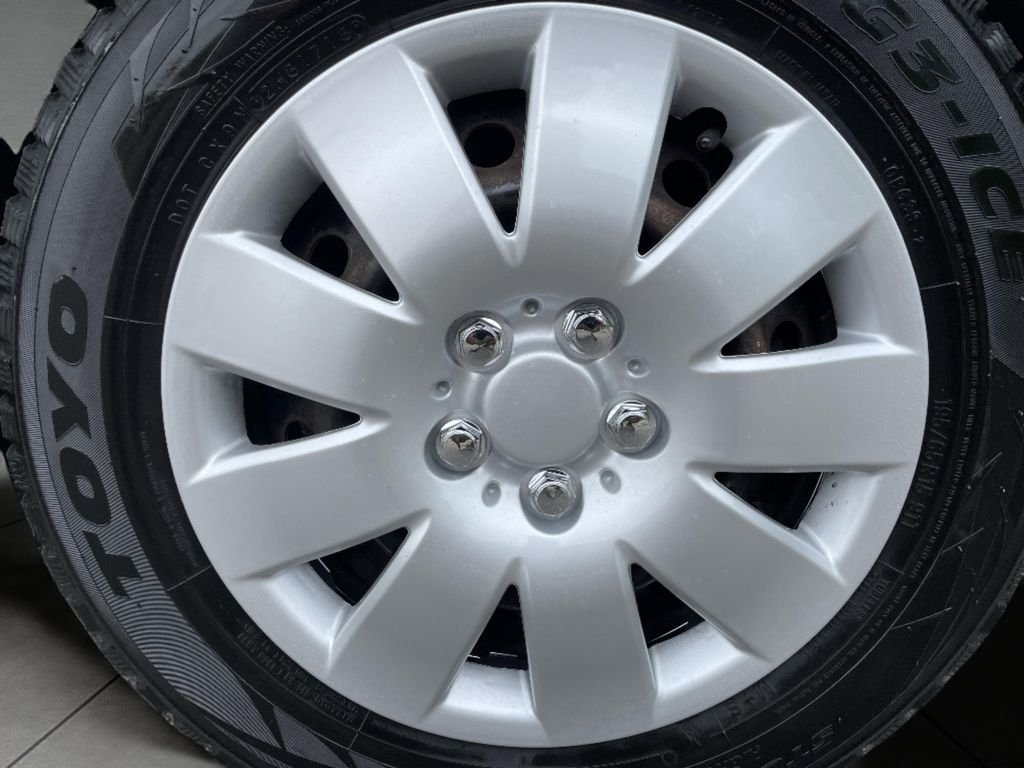 Used 2011 Gray Toyota LE image 29