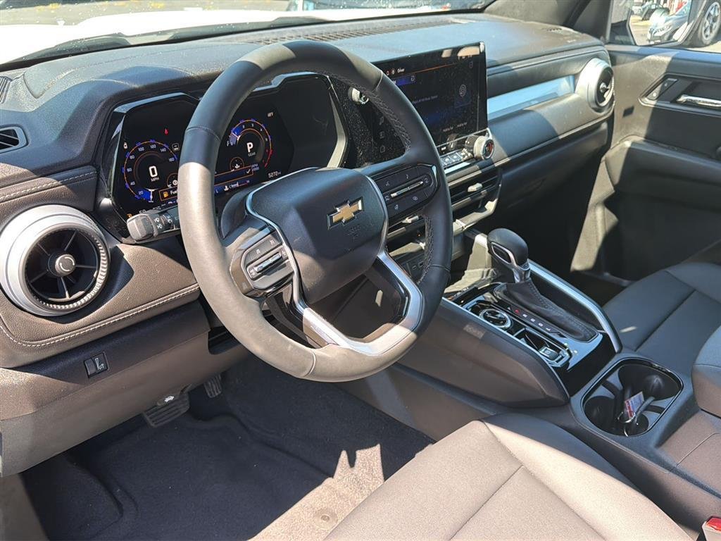 Used 2025 Wh Chevrolet  image 4