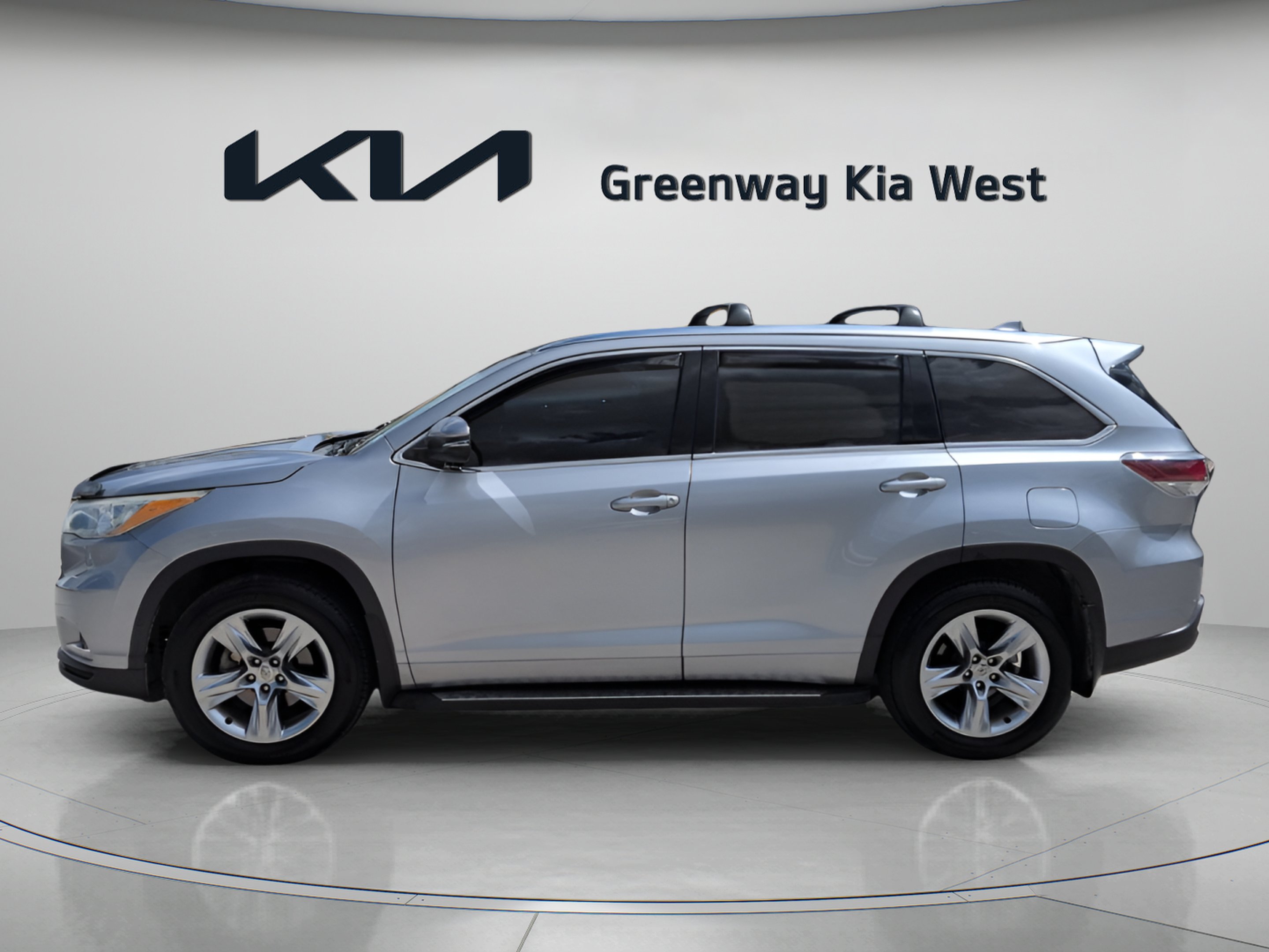 Used 2015 Silver Sky Metallic Toyota Limited image 4