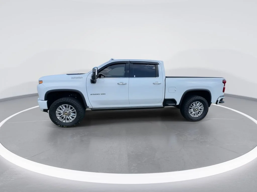 Used 2022 White Chevrolet High Country image 5