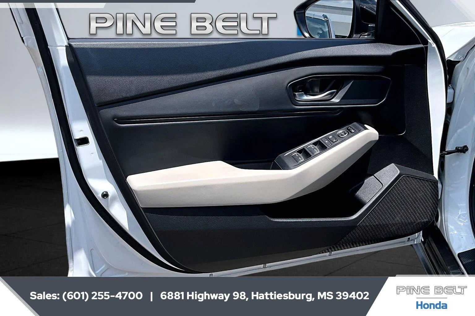 Used 2025 Platinum White Pearl Honda SE image 17