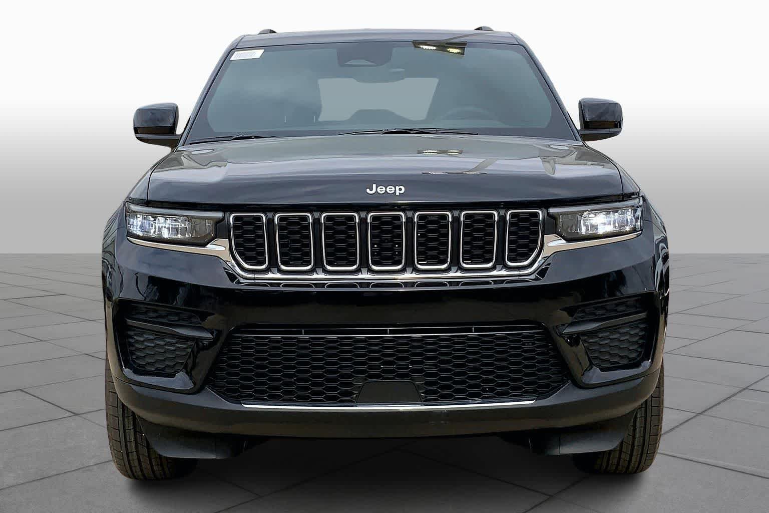 New 2026 Diamond Black Crystal Pearlcoat Jeep Laredo X image 3