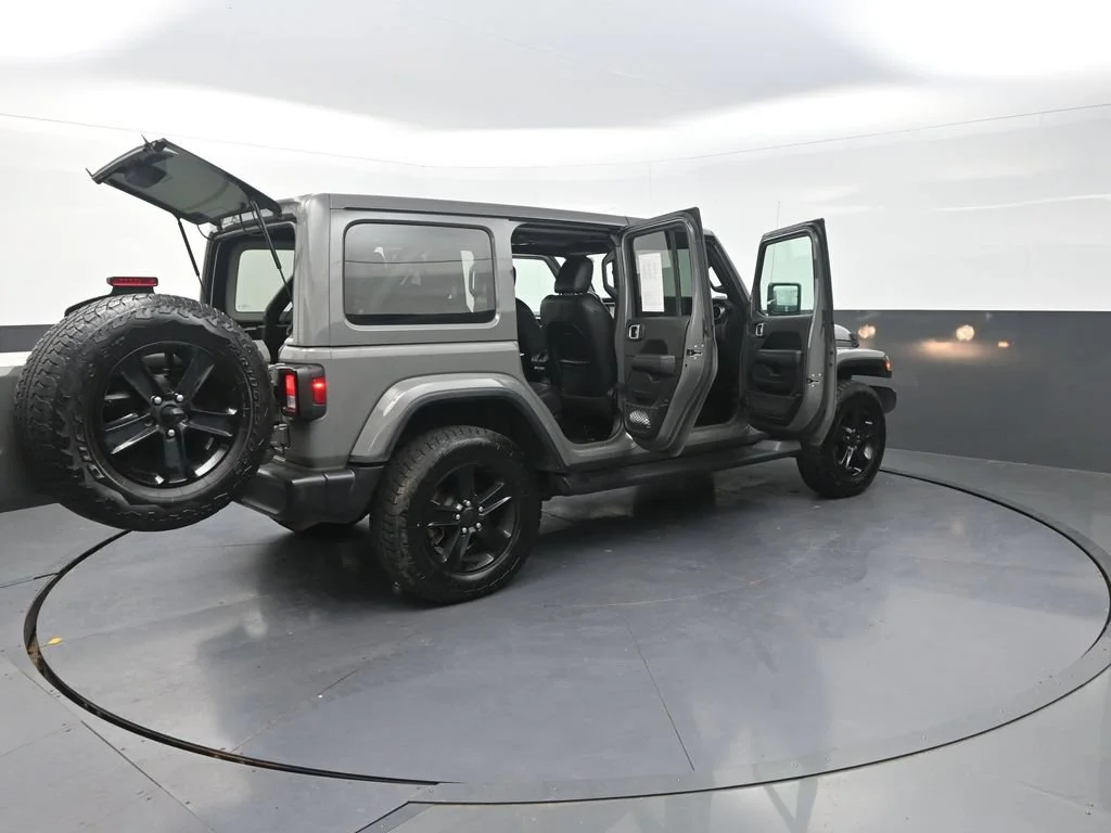 Used 2021 Gray Jeep Unlimited Sahara Altitude image 39
