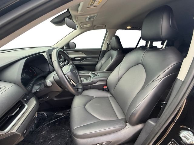 Used 2025 Black Toyota XLE image 10