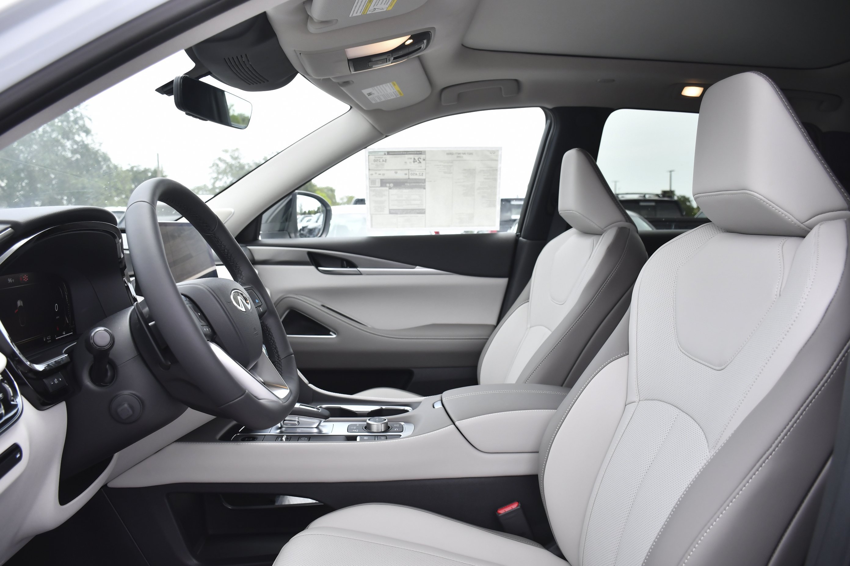 New 2027 RADIANT WHITE INFINITI Luxe FWD image 24