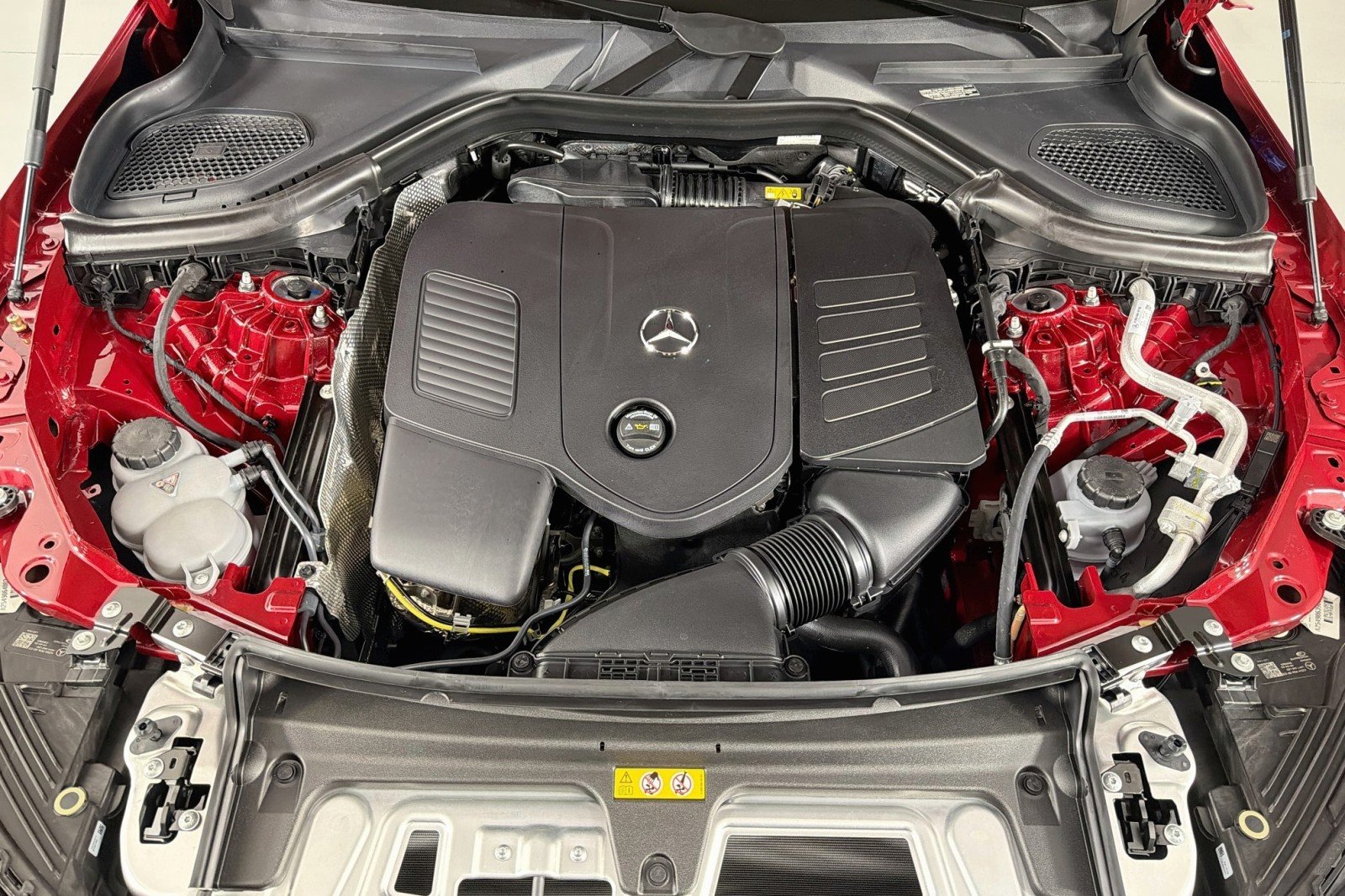 New 2026 MANUFAKTUR Patagonia Red Metallic Mercedes-Benz GLC 300 4MATIC® SUV image 10