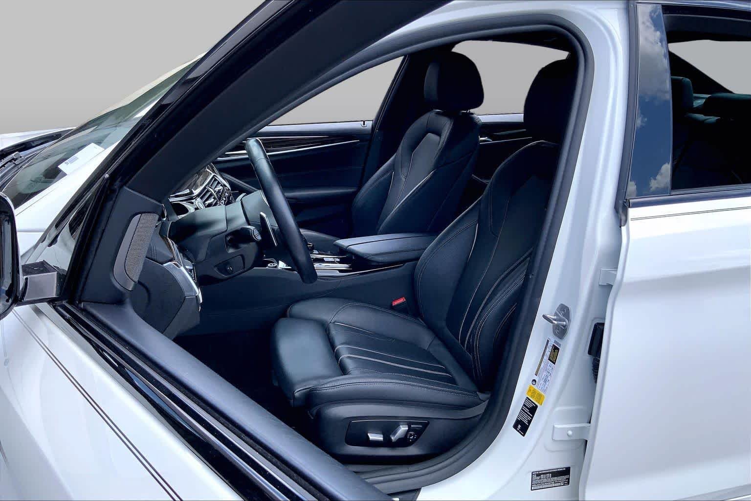 Used 2018 Mineral White Metallic BMW 540i image 8