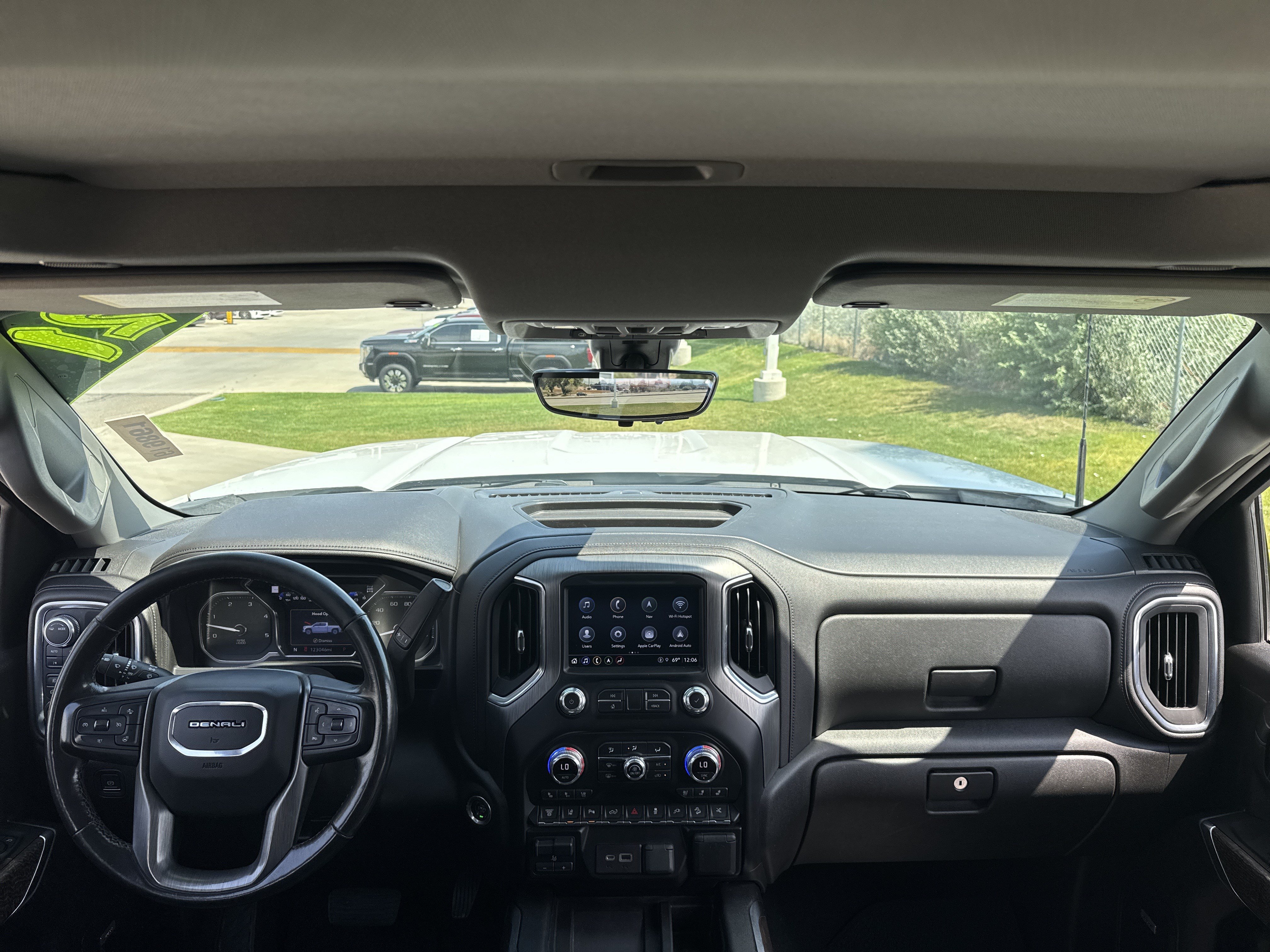 Used 2021 WHITE FROST TRICOAT GMC Denali image 18