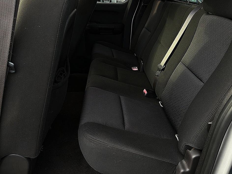 Used 2010 Sheer Silver Metallic Chevrolet LT image 10