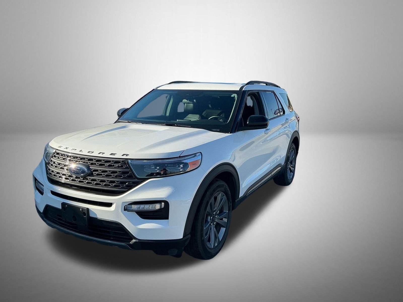 Used 2023 White Ford XLT image 1