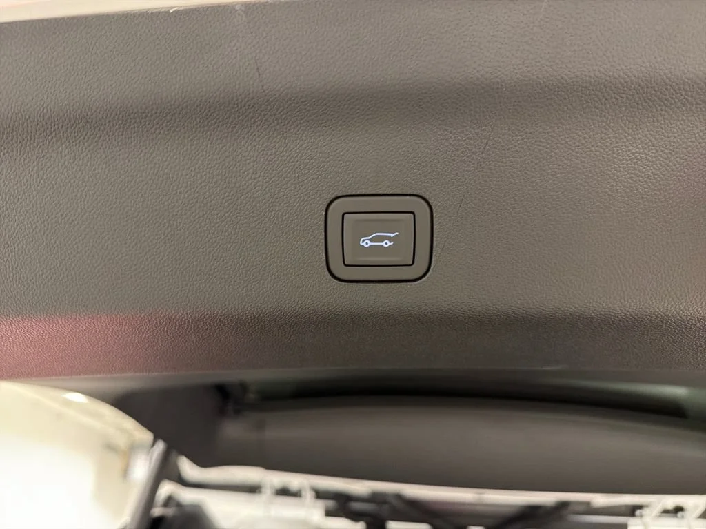 New 2026 Summit White GMC AT4 image 18