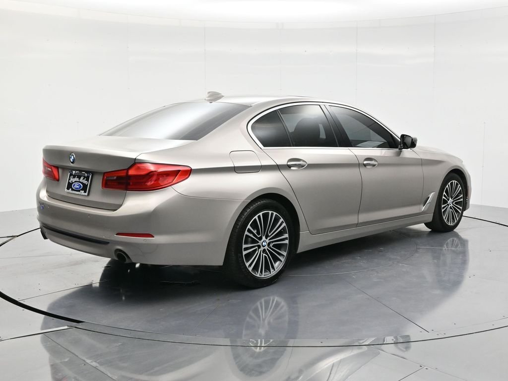 Used 2017 Cashmere Silver Metallic BMW 530i xDrive image 5