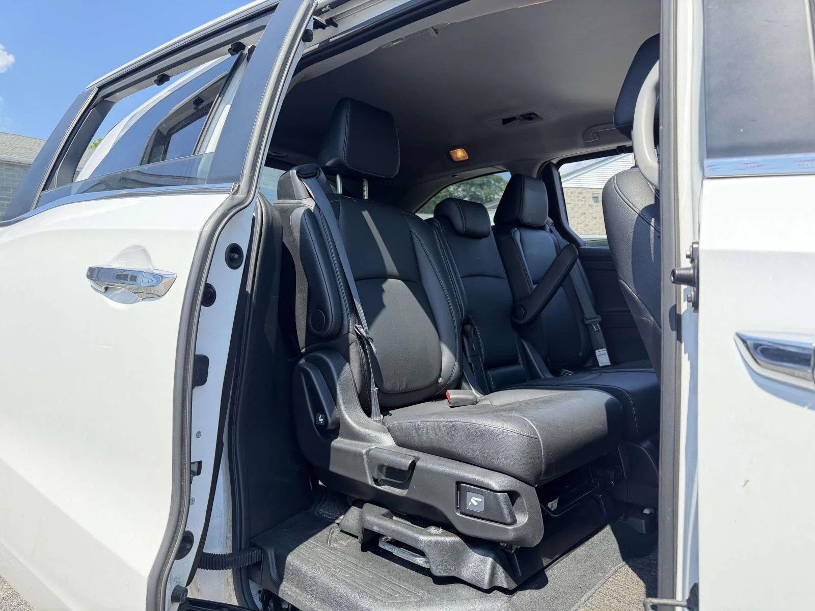 Used 2023 White Honda EX-L image 12