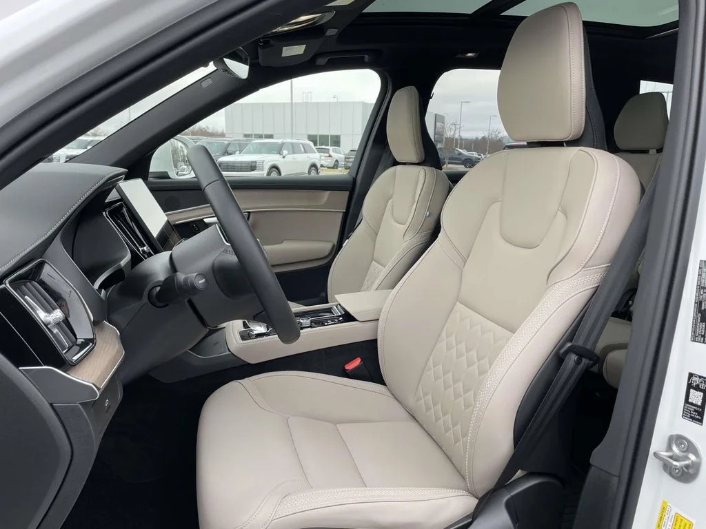 2026 Volvo XC90 Plus - Photo 7