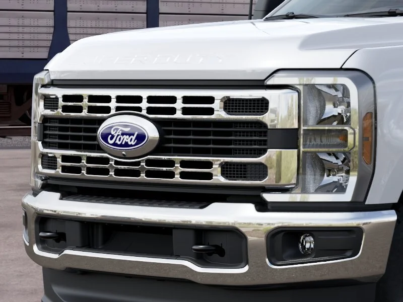 New 2027 Oxford White Ford XLT image 17