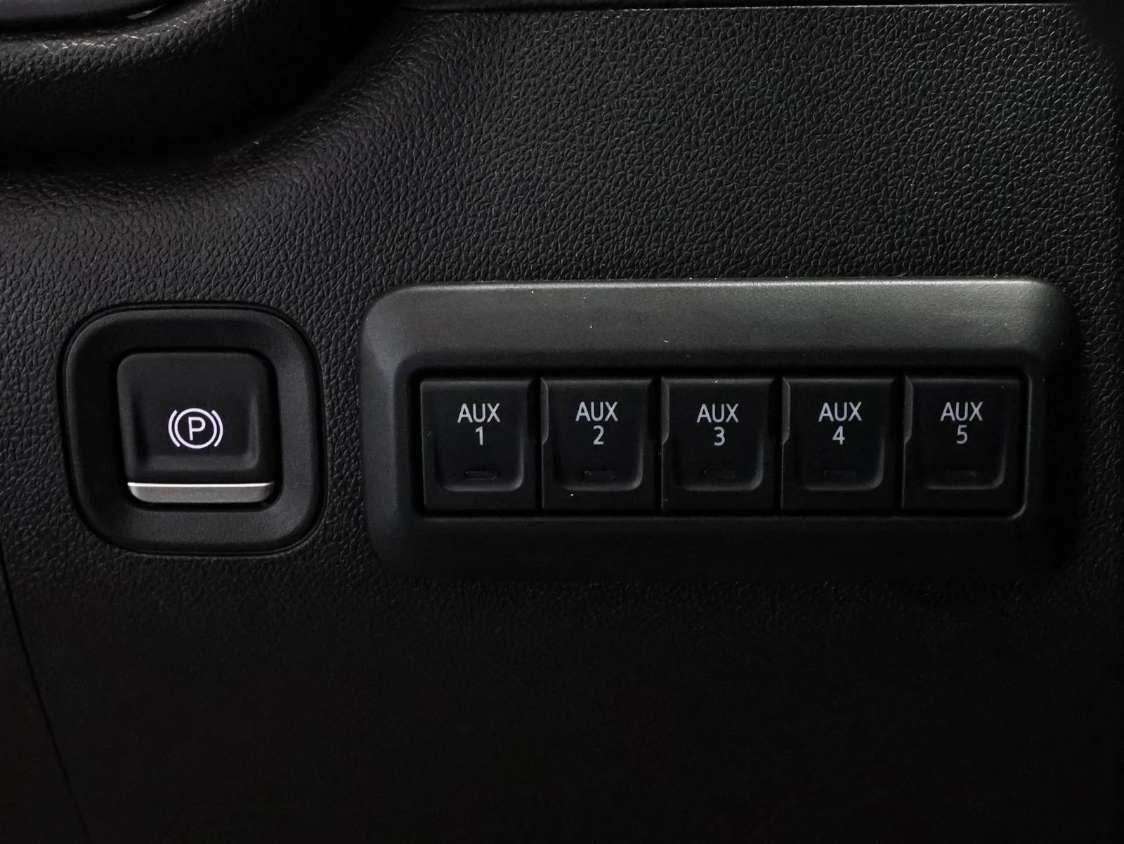 Used 2022 Silver Ice Metallic Chevrolet Custom image 29