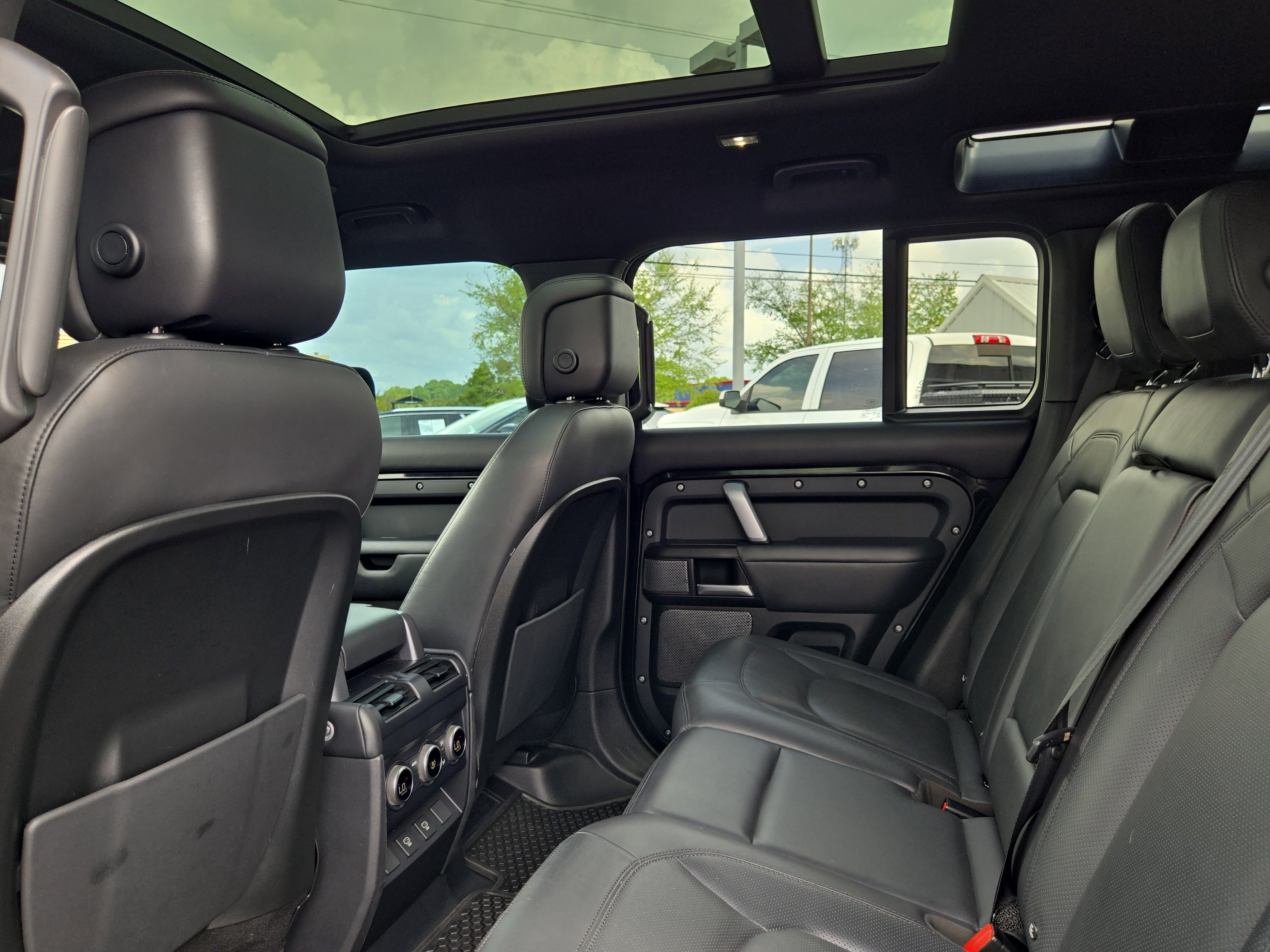 Used 2023 Black Land Rover V8 image 17