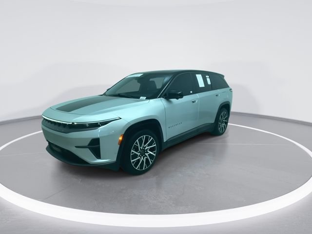 Used 2025 Silver Jeep Limited image 4