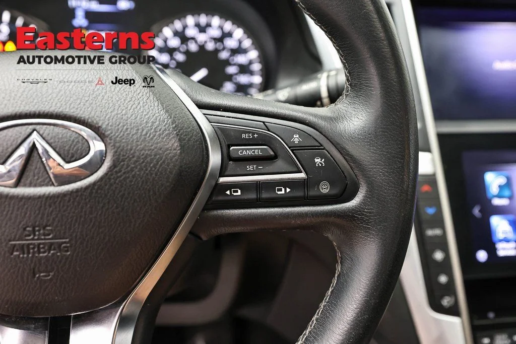 Used 2023 White INFINITI LUXE image 16
