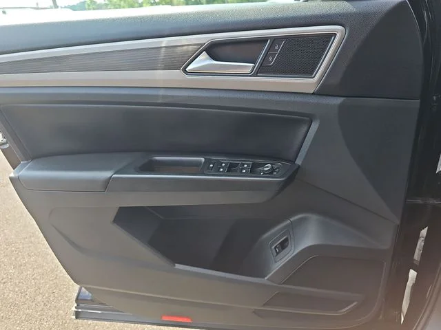 Used 2019 Black Volkswagen SEL image 24