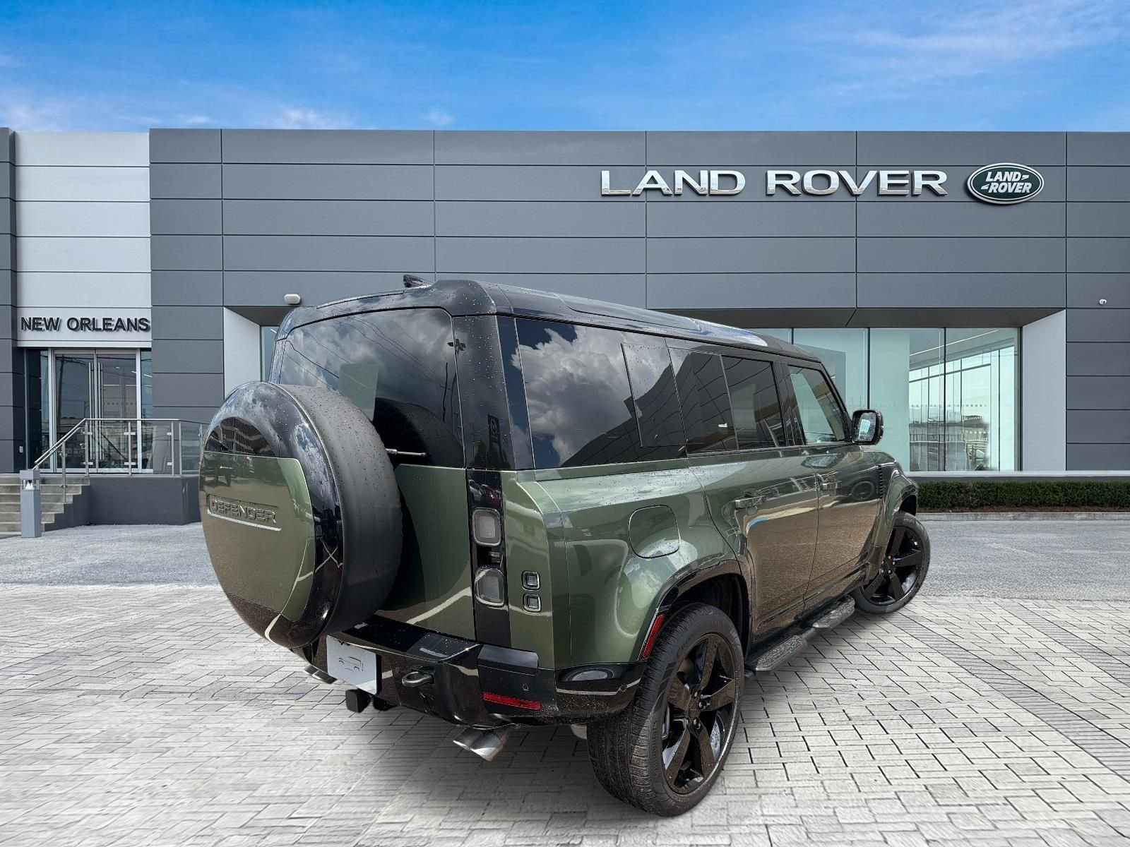 New 2026 Woolstone Green Land Rover X-Dynamic SE image 5