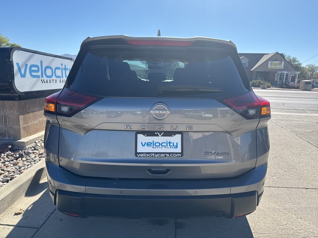 2024 Nissan Rogue SV photo 3