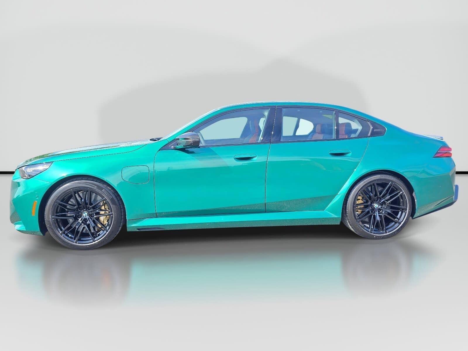 New 2027 Isle of Man Green Metallic BMW Base image 2
