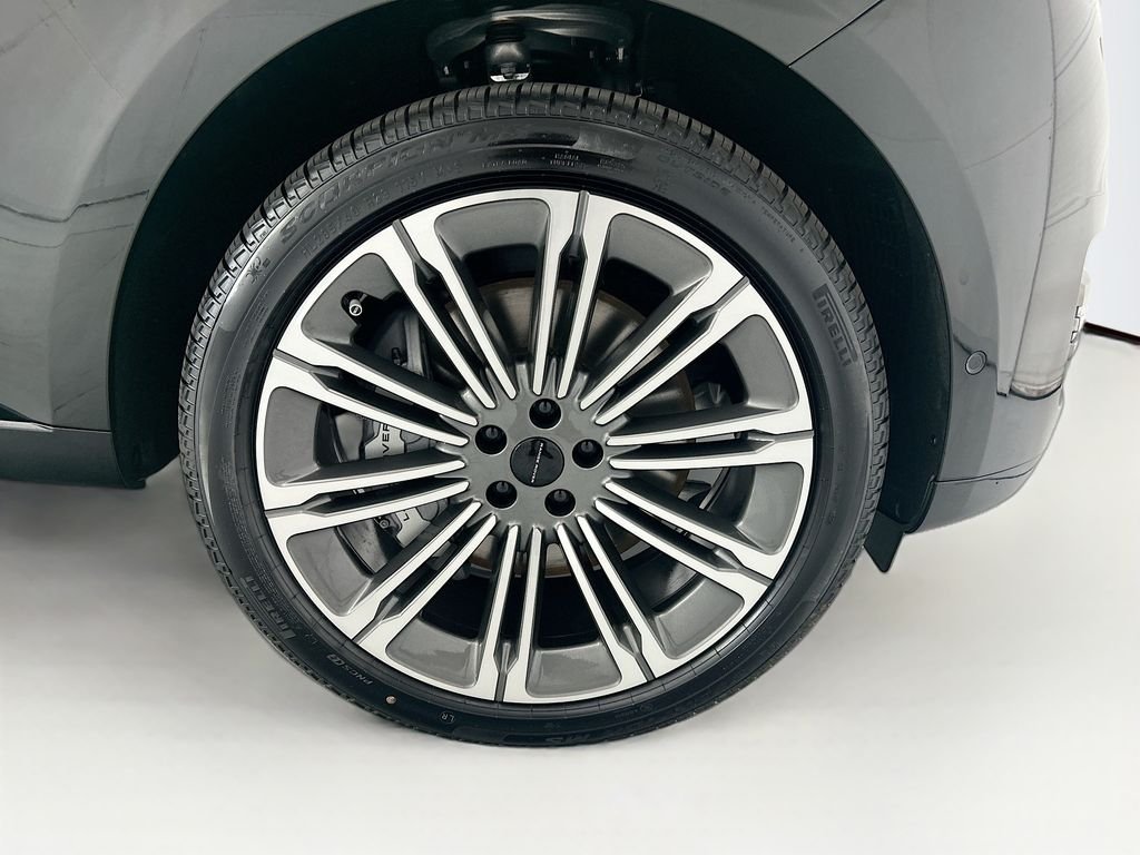 New 2026 Santorini Black Land Rover SE image 31