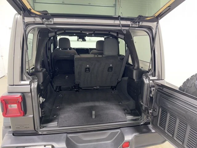Used 2025 Granite Crystal Clearcoat Metallic Jeep Rubicon image 32