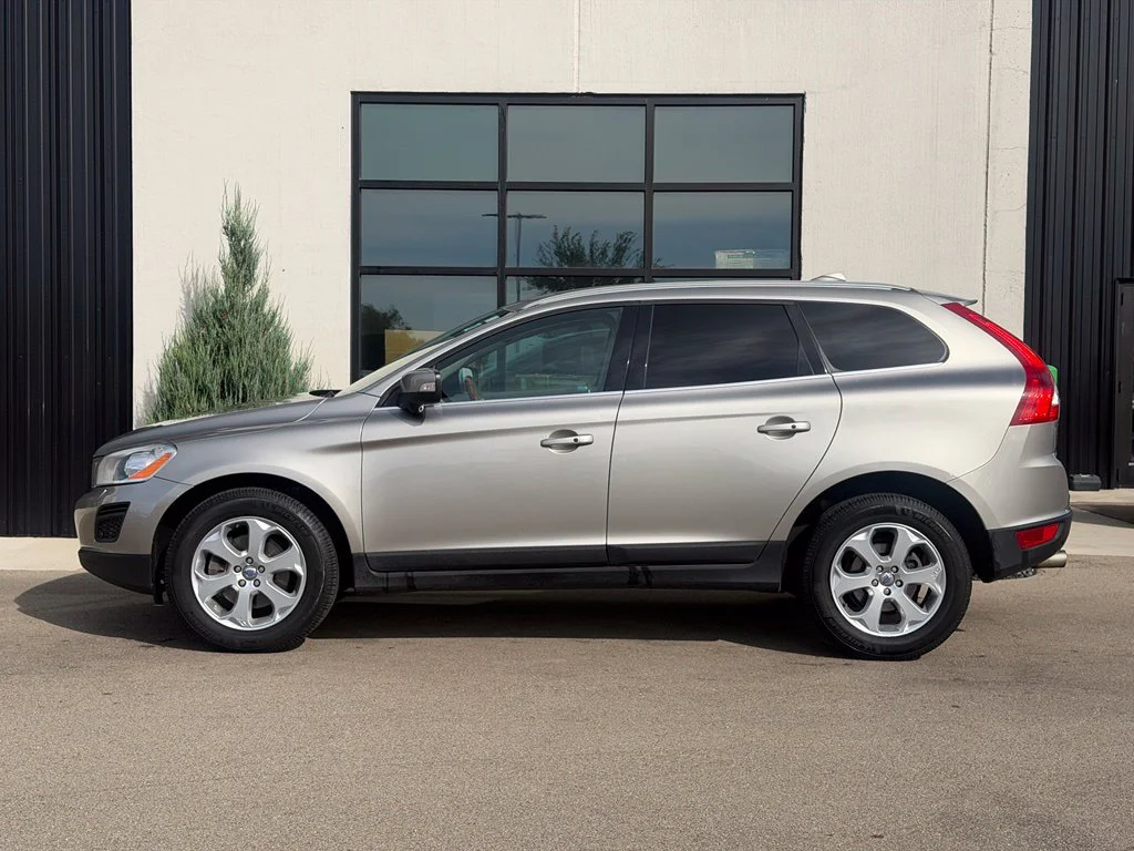 Used 2013 Silver Volvo 3.2 Platinum image 2
