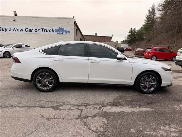 Used 2023 White Honda EX-L image 3
