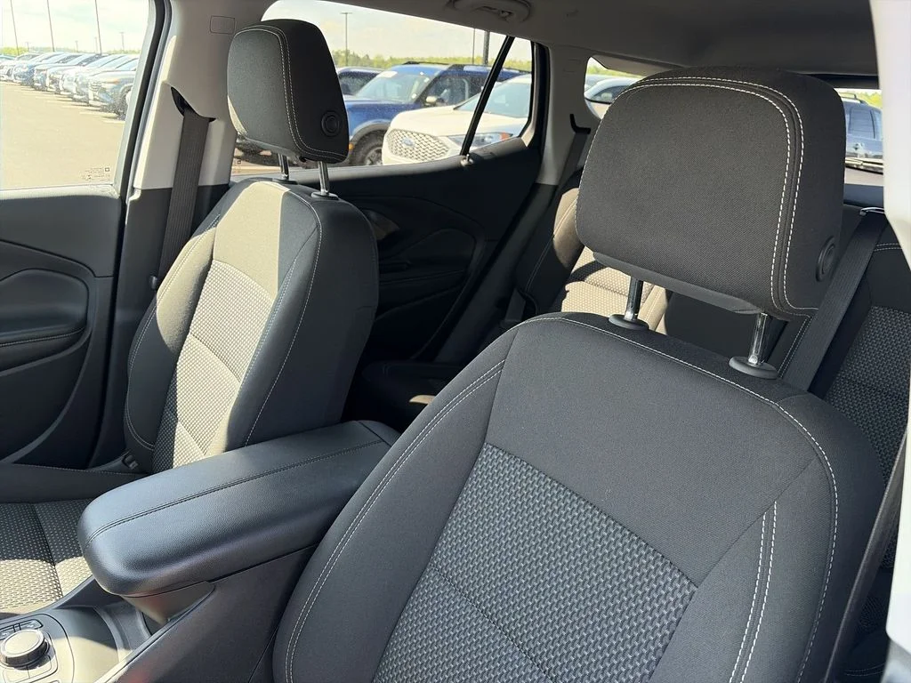 Used 2023 Blue GMC SLE image 13