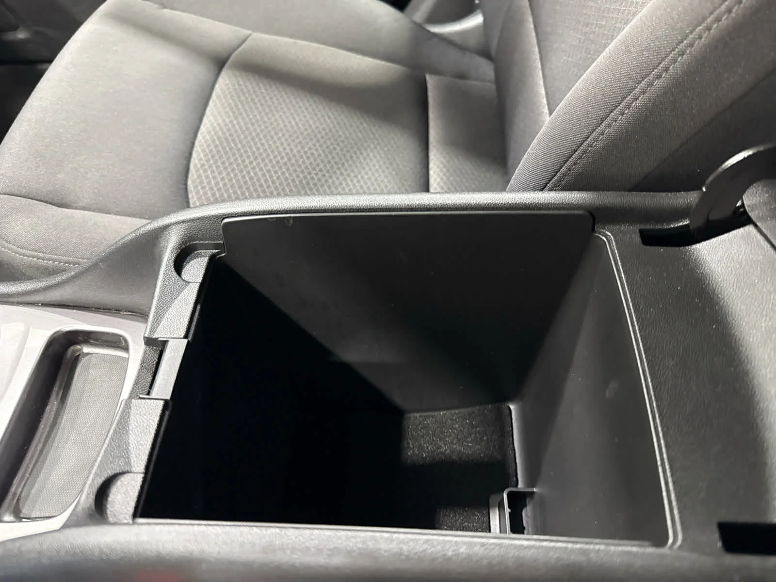 Used 2022 MINERAL GRAY METALLIC Chevrolet LS image 19