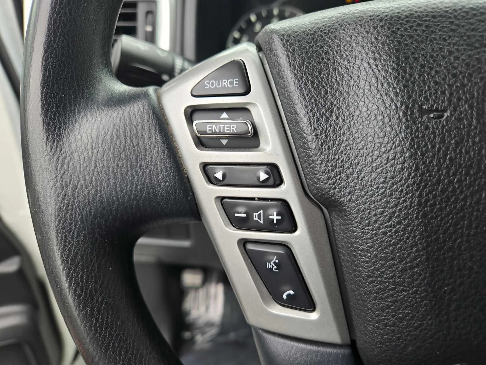 Used 2021  Nissan SV image 27