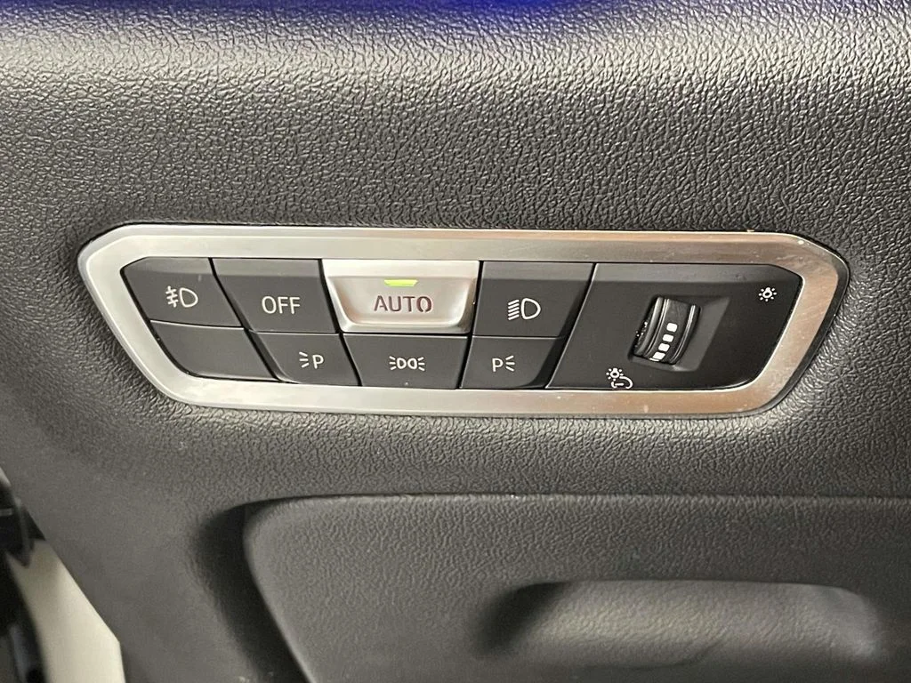 Used 2020 White BMW xDrive40i image 33