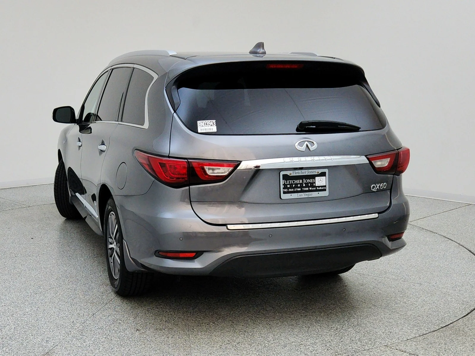 Used 2017 Graphite Shadow INFINITI  image 9