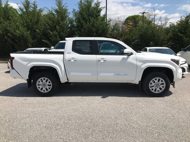 2026 Toyota Tacoma SR5 - Photo 8