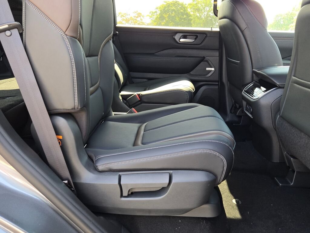 2026 Nissan Armada SL - Photo 9