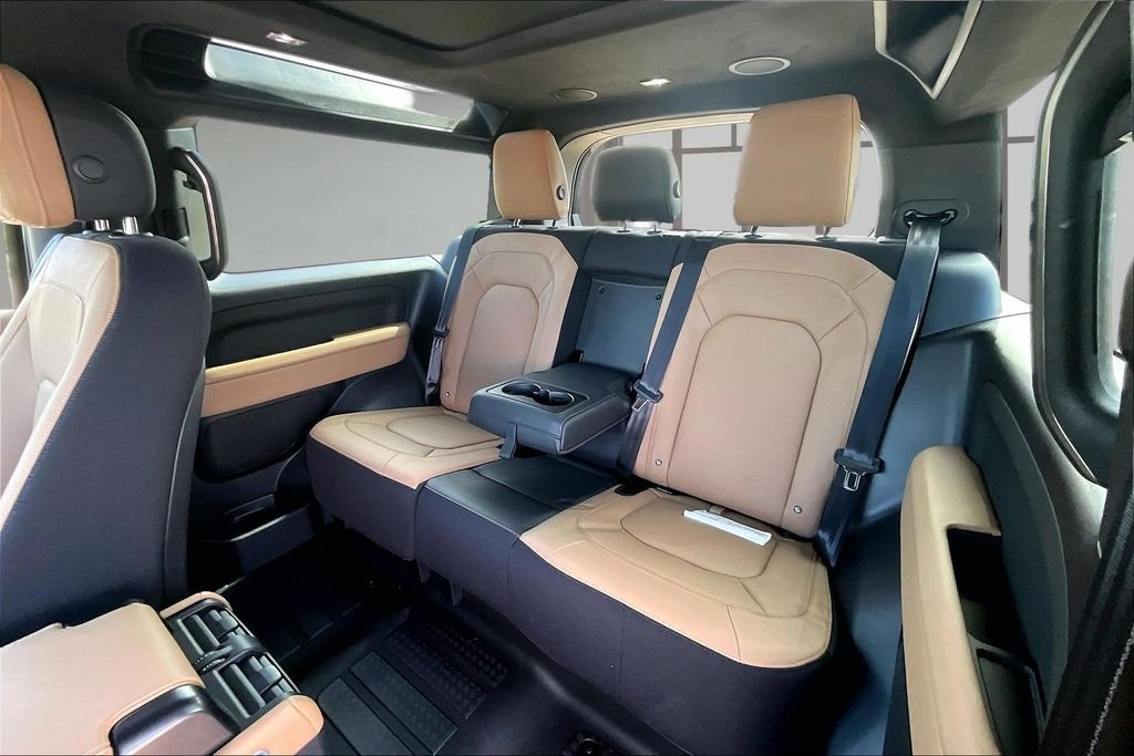 New 2026 Santorini Black Metallic Land Rover V8 image 10