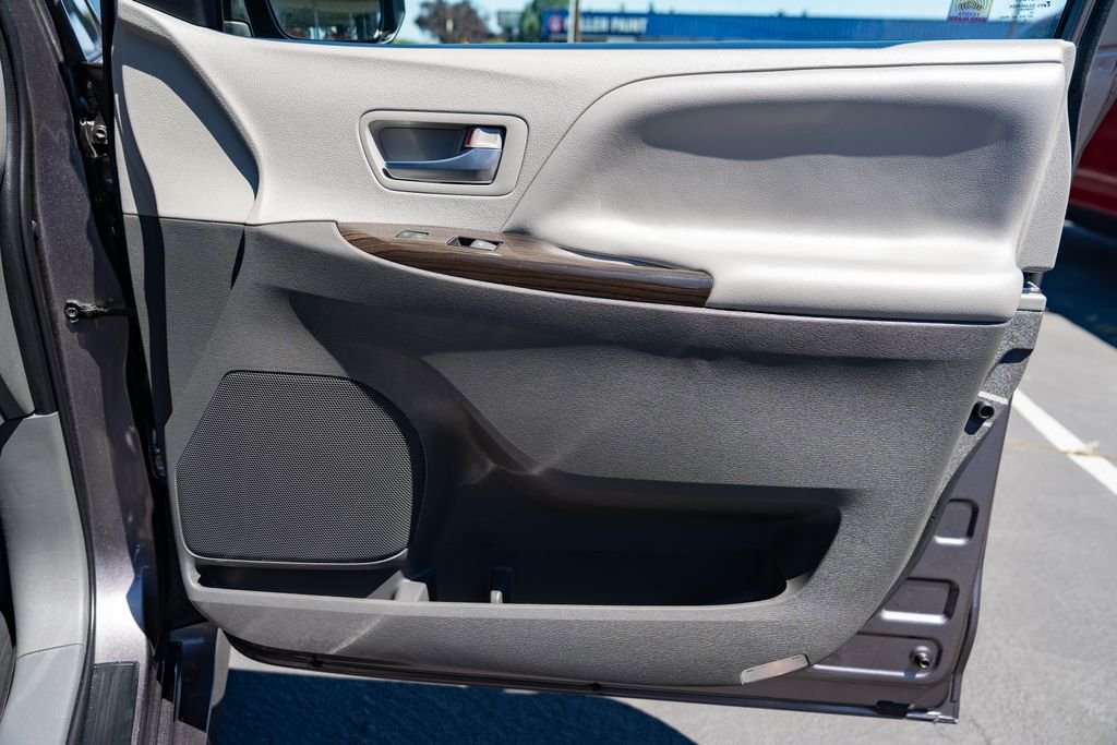 Used 2020 Predawn Gray Mica Toyota XLE image 29