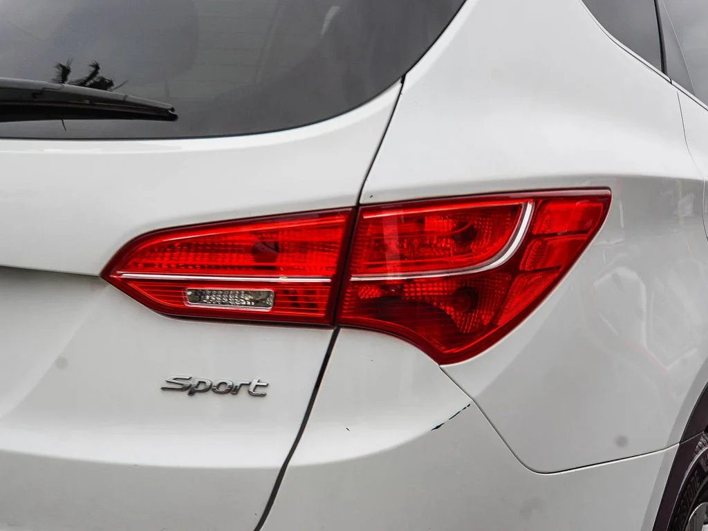 Used 2014 White Hyundai Base image 7