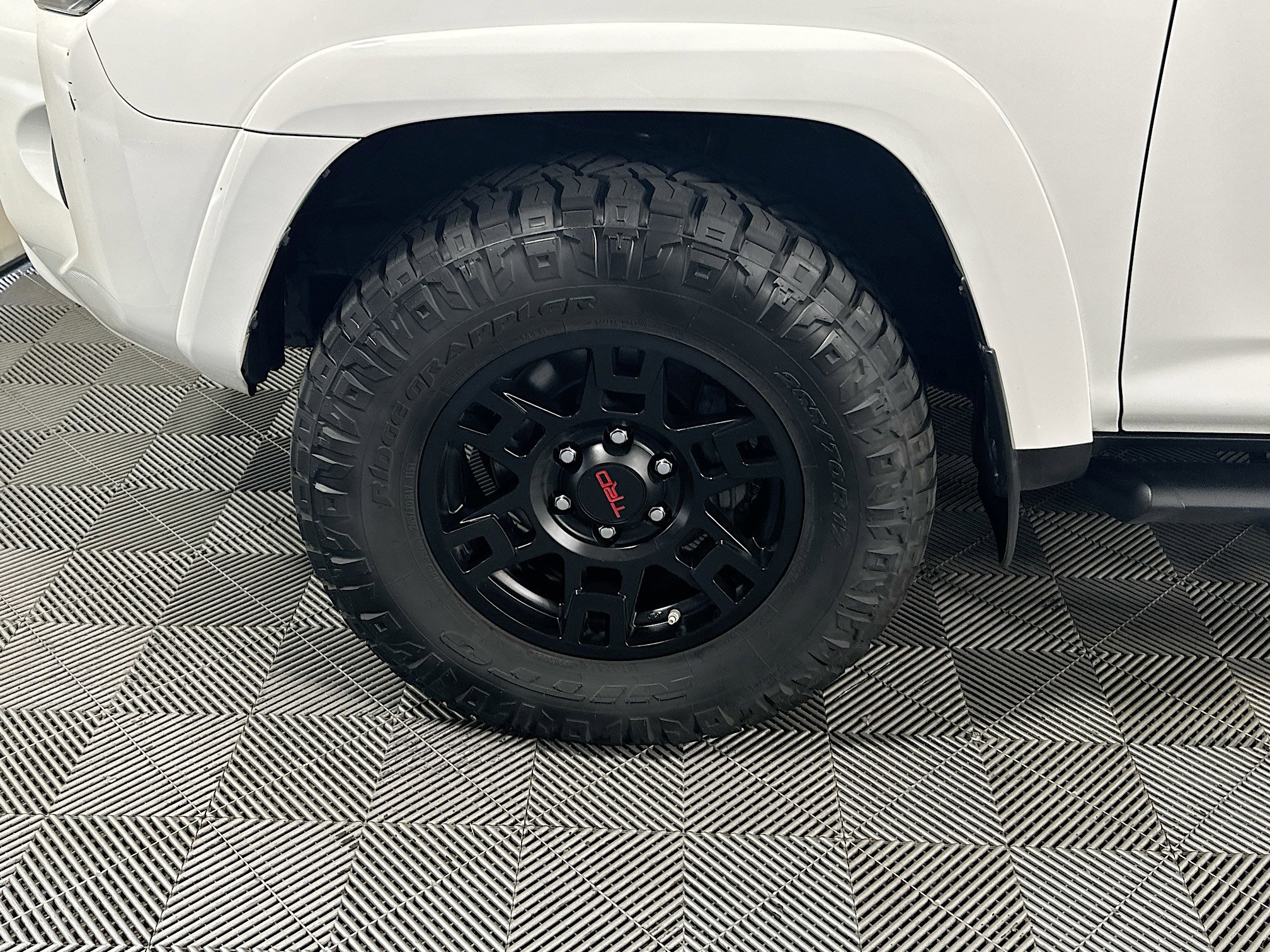 Used 2022 White Toyota SR5 image 11