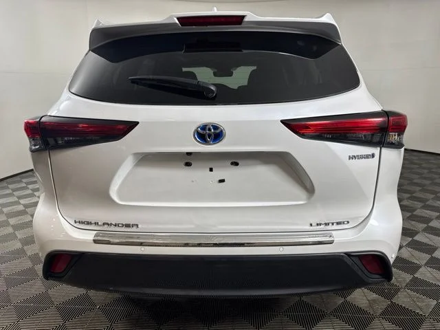 Used 2023 Wind Chill Pearl Toyota Limited image 24