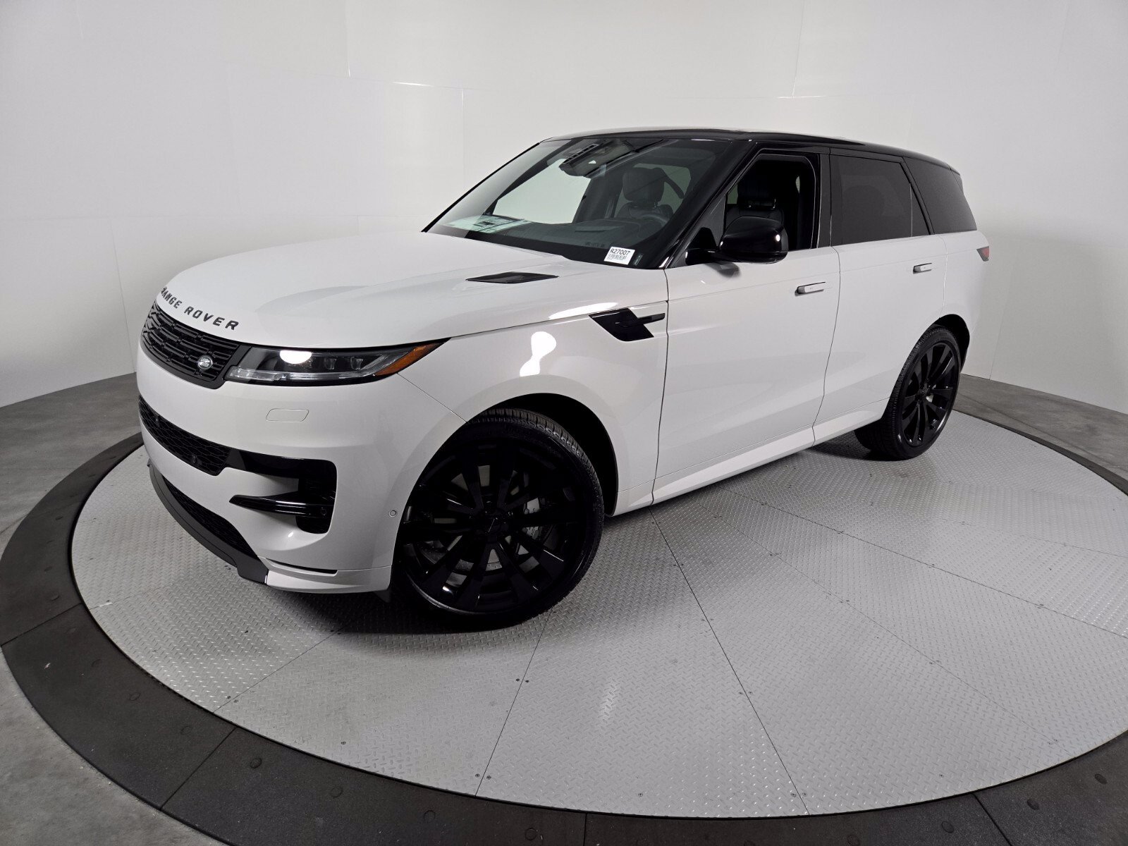 New 2027 Borasco Grey Land Rover Dynamic SE image 1
