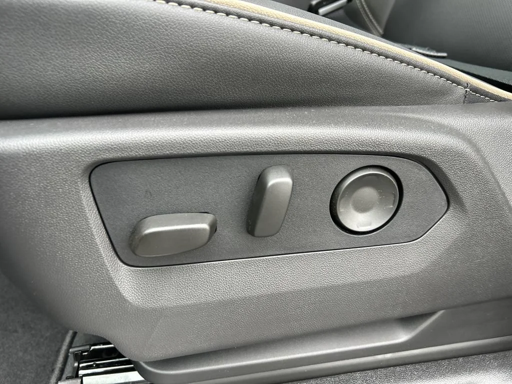 New 2026 Summit White GMC Elevation image 19