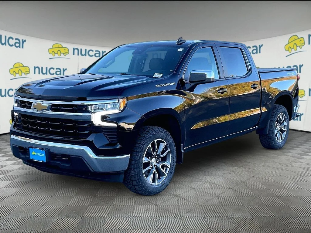 Used 2023 Black Chevrolet CrewCab 4x4 image 3