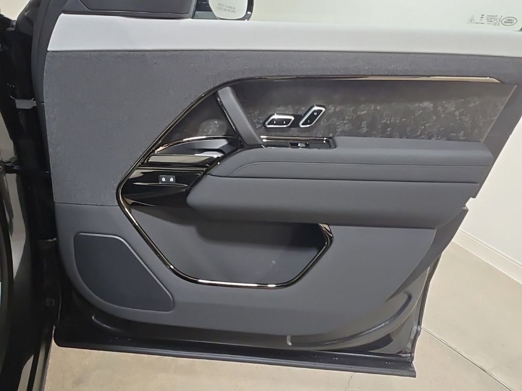 New 2026 Carpathian Grey Land Rover Dynamic SE image 27